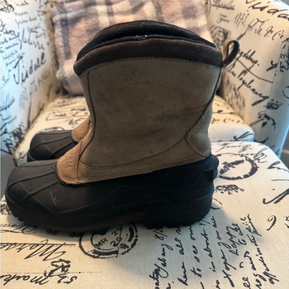Columbia Tan and Black Winter Boots